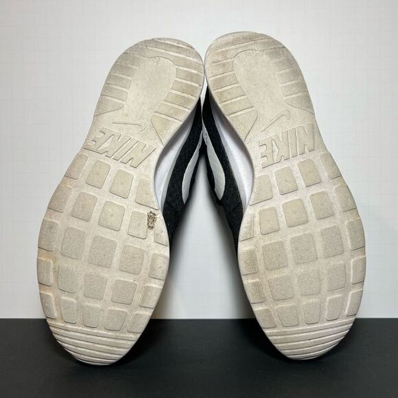 Womens NIKE Tanjun Black Running Shoes / Size 7.5 - Picture 7 of 9